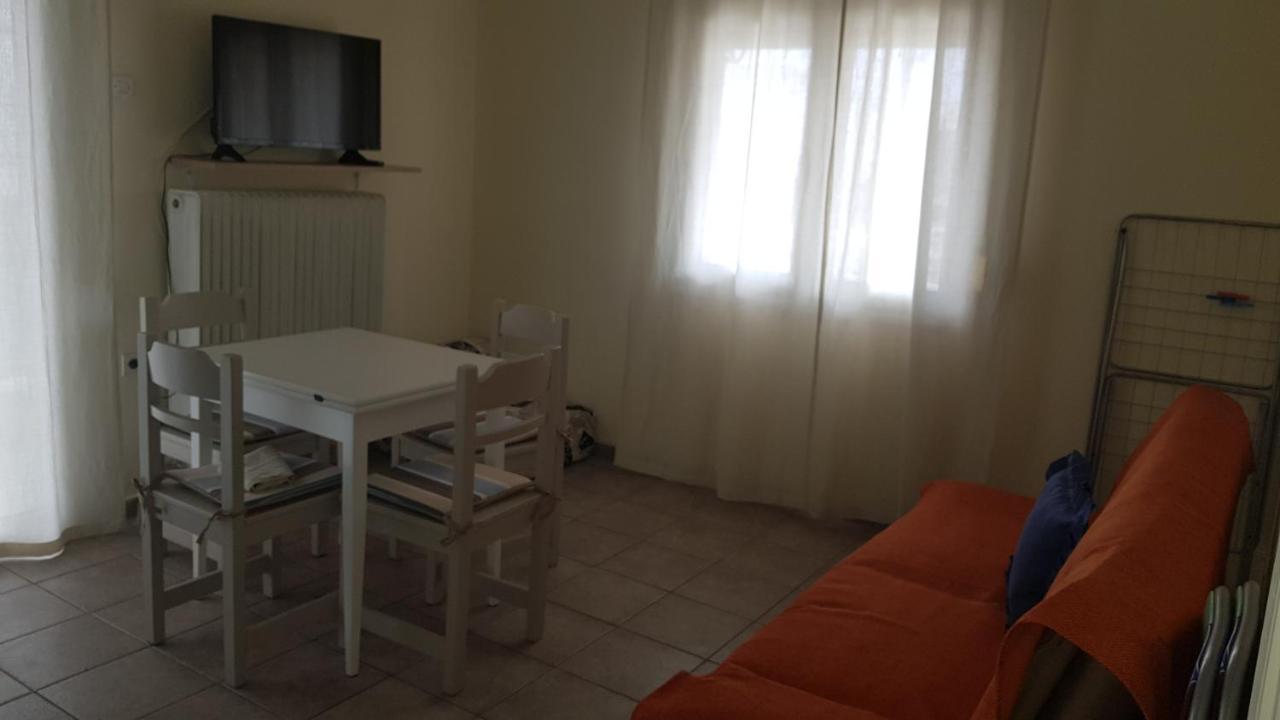 Central Apartments Eretria Buitenkant foto