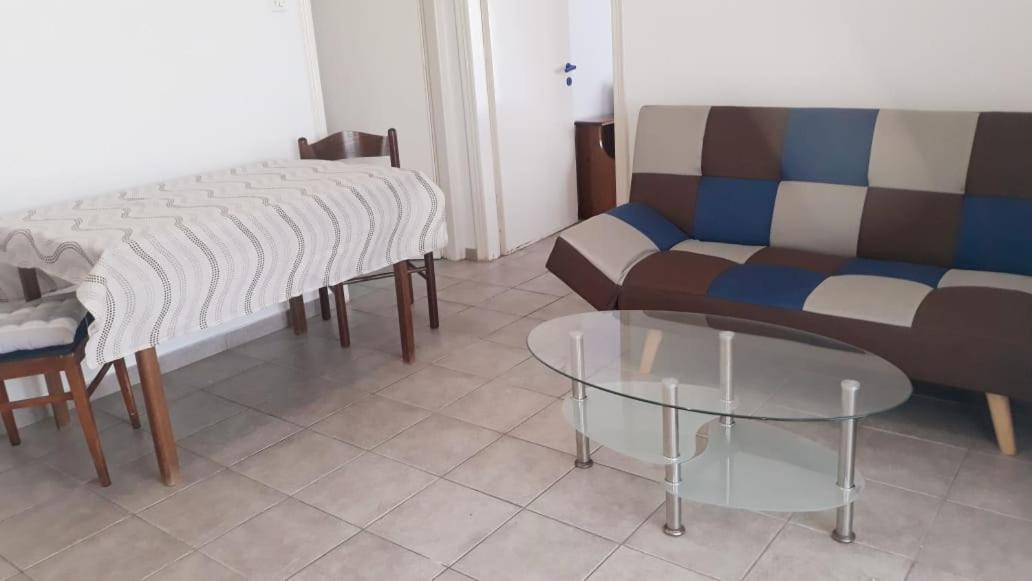 Central Apartments Eretria Buitenkant foto